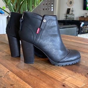 Black Chunky Zip Up Booties Levi’s Size 11